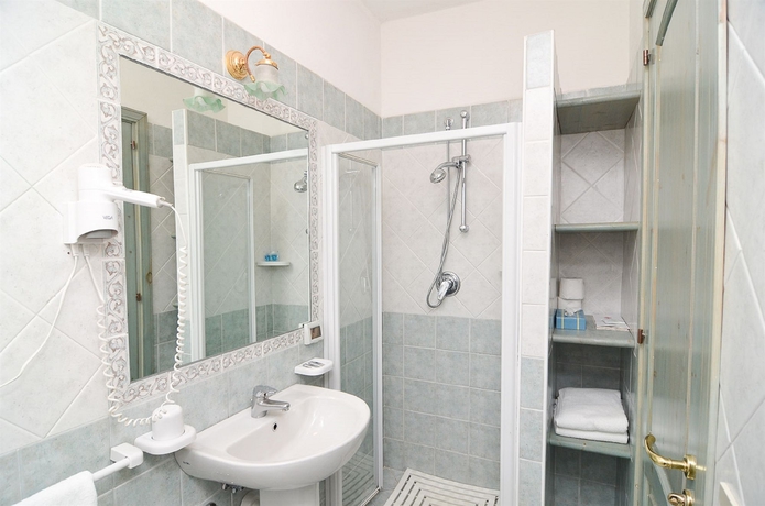 Imagen de la habitación del Hotel Coralba. Foto 12