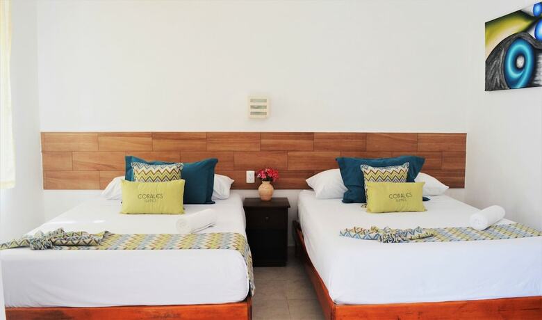 Imagen de la habitación del Hotel Corales Suites. Foto 13