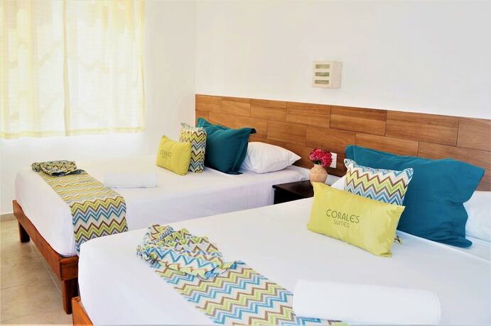 Imagen de la habitación del Hotel Corales Suites. Foto 17