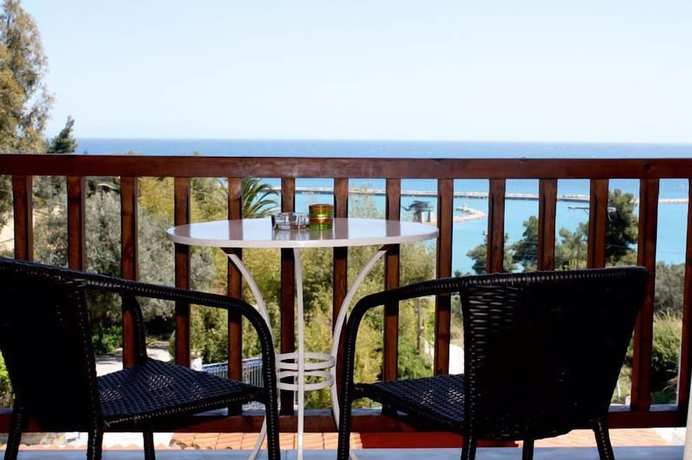 Imagen de la habitación del Hotel Corali, Aliveri. Foto 2