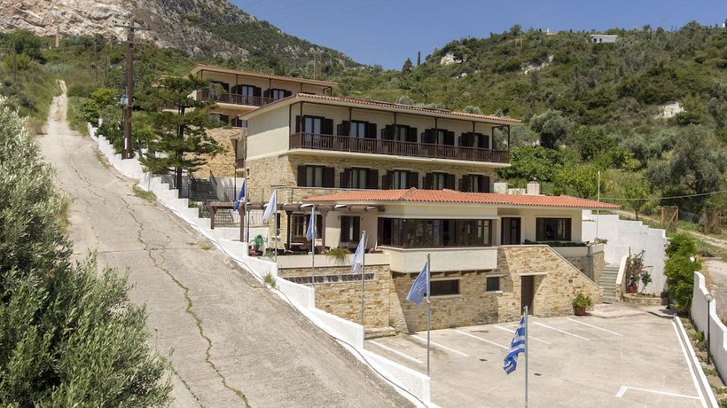 Imagen general del Hotel Corali, Aliveri. Foto 1