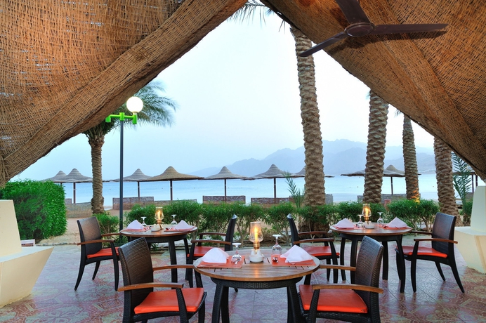 Imagen del bar/restaurante del Hotel Coralia Club Dahab 23. Foto 4