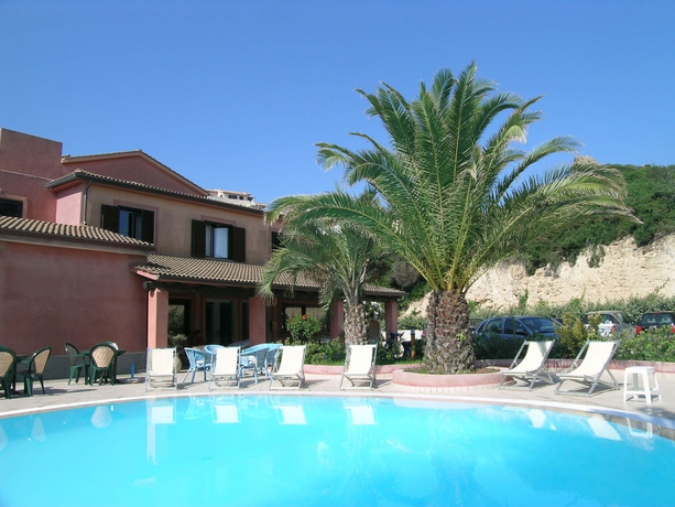 Imagen de la piscina del Hotel Corallaro. Foto 14