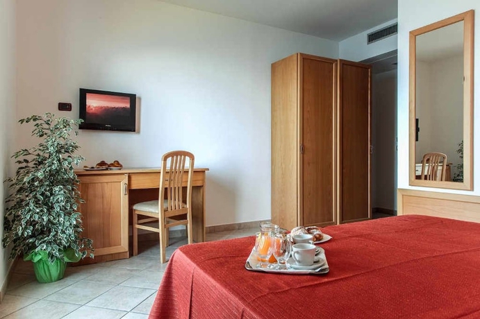 Imagen de la habitación del Hotel Corallo Calav&agrave;. Foto 8