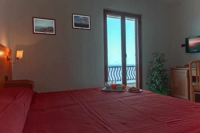 Imagen de la habitación del Hotel Corallo Calav&agrave;. Foto 14