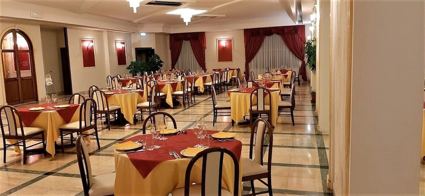 Imagen del bar/restaurante del Hotel Corallo Calav&agrave;. Foto 5