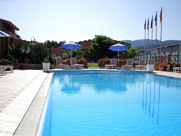 Imagen de la piscina del Hotel Corallo, Isola Rossa. Foto 19