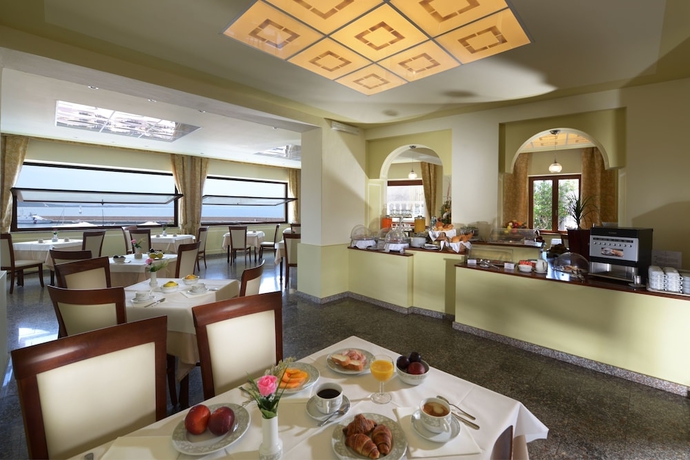 Imagen del bar/restaurante del Hotel Corallo, Isola Rossa. Foto 3