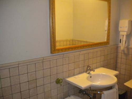 Imagen de la habitación del Hotel Corallo, Montecatini Terme. Foto 5