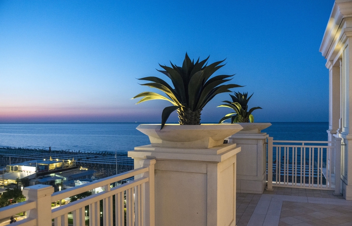 Imagen de los exteriores del Hotel Corallo, Riccione. Foto 11
