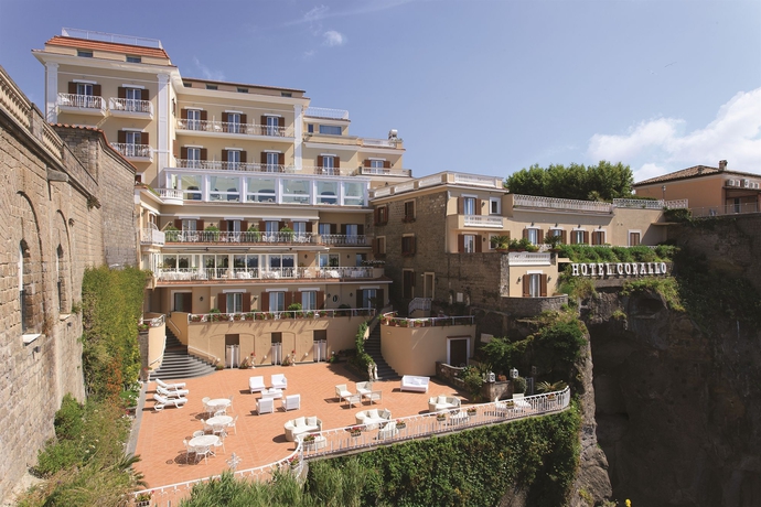 Imagen de los exteriores del Hotel Corallo, Sant Agnello. Foto 12