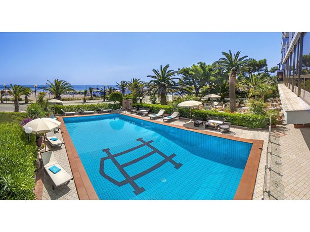 Imagen de la piscina del Hotel Corallo, Villa Rosa. Foto 15