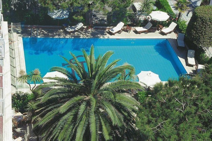 Imagen de la piscina del Hotel Corallo, Villa Rosa. Foto 16