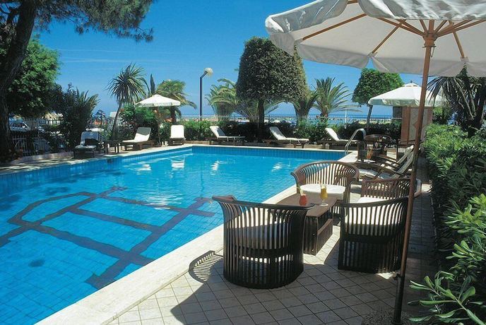 Imagen de la piscina del Hotel Corallo, Villa Rosa. Foto 19