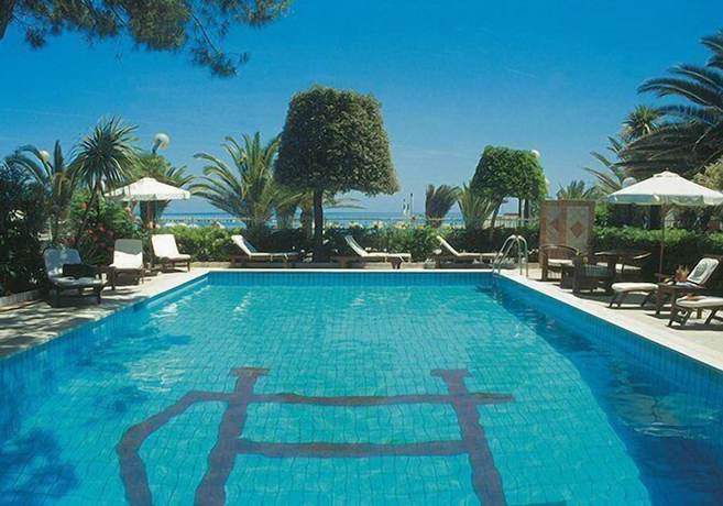 Imagen de la piscina del Hotel Corallo, Villa Rosa. Foto 20