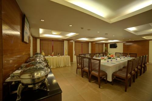 Imagen del bar/restaurante del Hotel Coraltree By Goldfinch Hotels Bangalore. Foto 5
