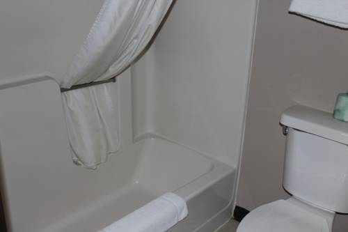 Imagen de la habitación del Hotel Coratel Inn and Suites Maple Grove. Foto 4
