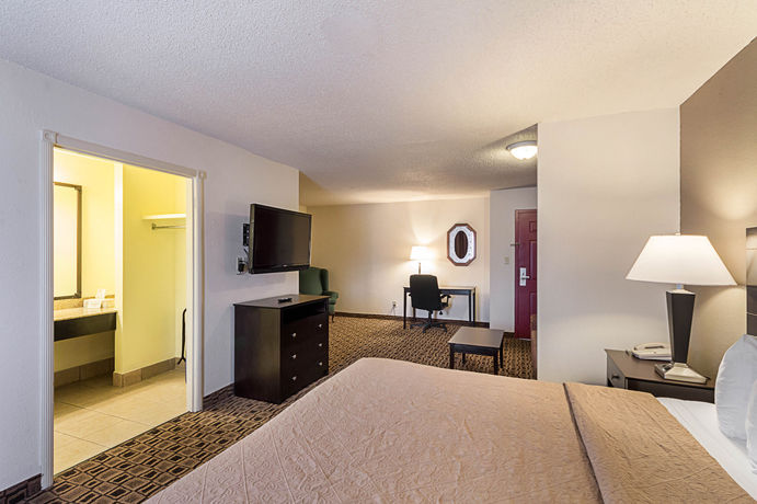 Imagen de la habitación del Hotel Coratel Plus Suites Wichita West Airport. Foto 4