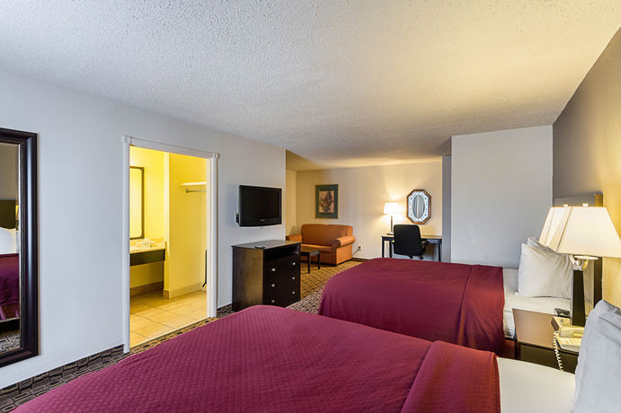 Imagen general del Hotel Coratel Plus Suites Wichita West Airport. Foto 1