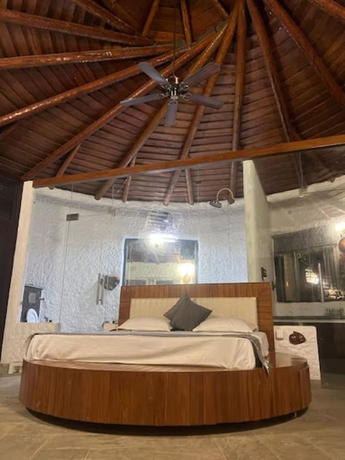 Imagen de la habitación del Hotel Corbett Cabana Farm. Foto 6