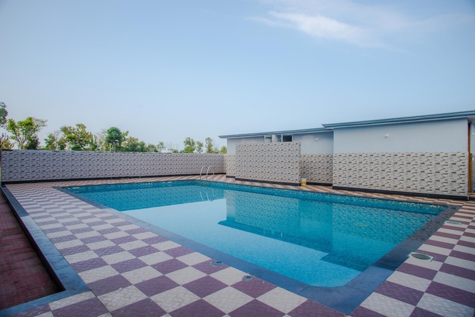 Imagen de la piscina del Hotel Corbett Castle. Foto 19