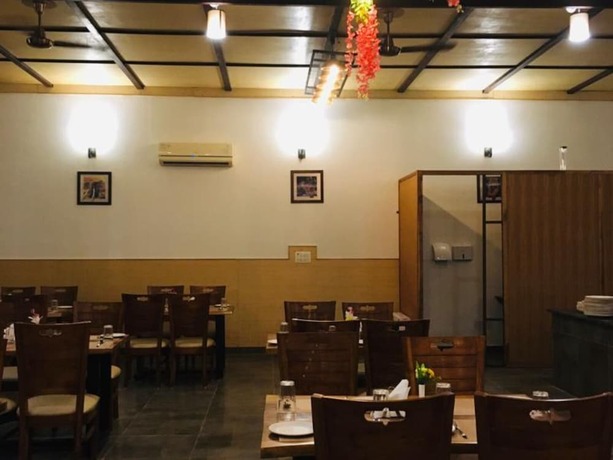 Imagen del bar/restaurante del Hotel Corbett River Valley Resort. Foto 16