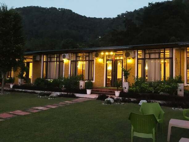 Imagen del bar/restaurante del Hotel Corbett River Valley Resort. Foto 18