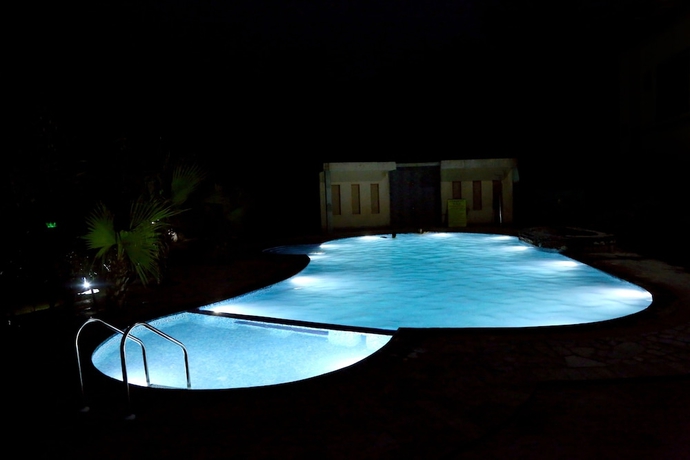 Imagen de la piscina del Hotel Corbett Wild Resort - A River Access Property. Foto 19