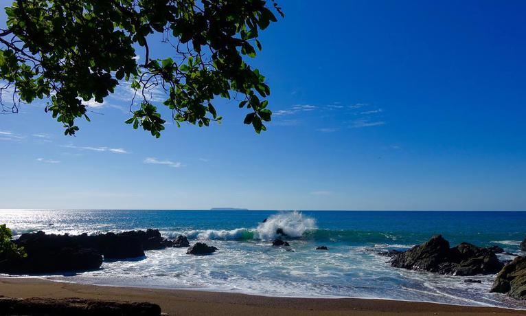 Imagen de los exteriores del Hotel Corcovado Adventures Tent Camp. Foto 8