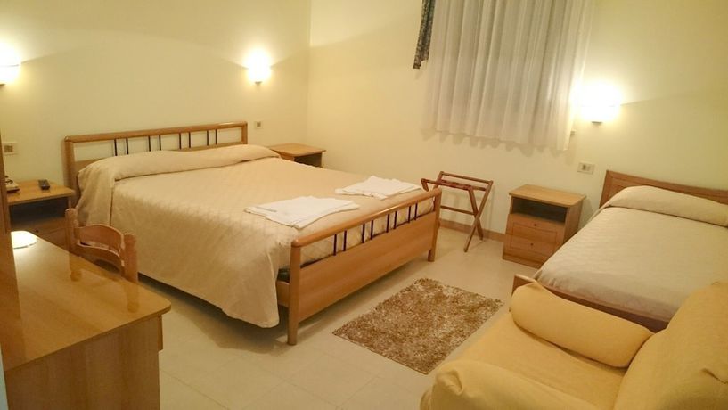 Imagen de la habitación del Hotel Cordial, Comiso. Foto 11