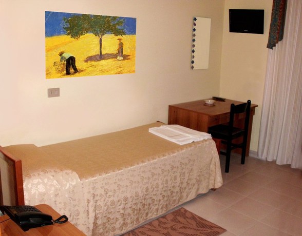 Imagen de la habitación del Hotel Cordial, Comiso. Foto 15