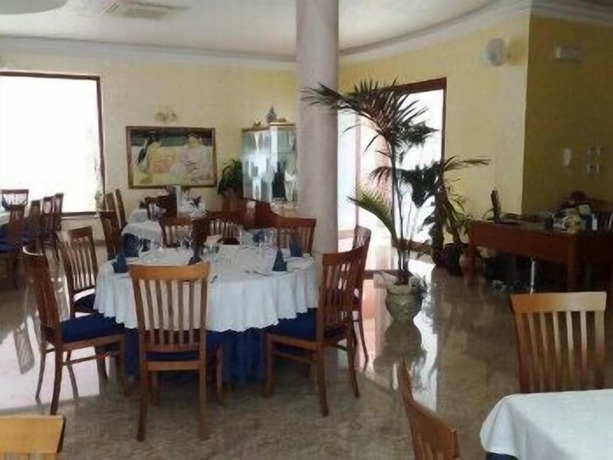Imagen del bar/restaurante del Hotel Cordial, Comiso. Foto 8