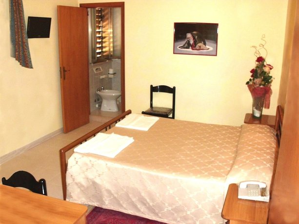 Imagen de la habitación del Hotel Cordial, Comiso. Foto 16