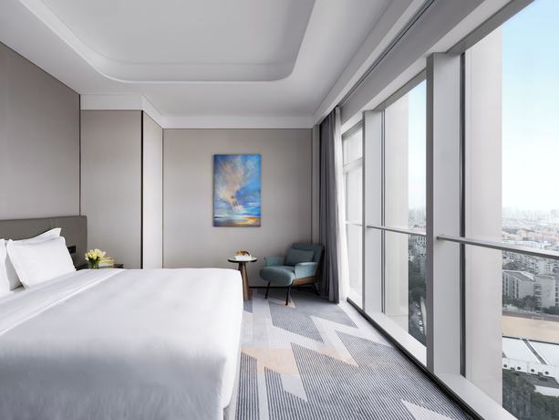 Imagen de la habitación del Hotel Cordis Shanghai Seaworld. Foto 12