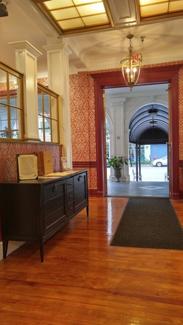 Imagen de los interiores del Hotel Cordova Inn. Foto 15