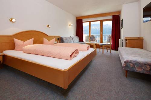 Imagen de la habitación del Hotel Cores. Foto 7