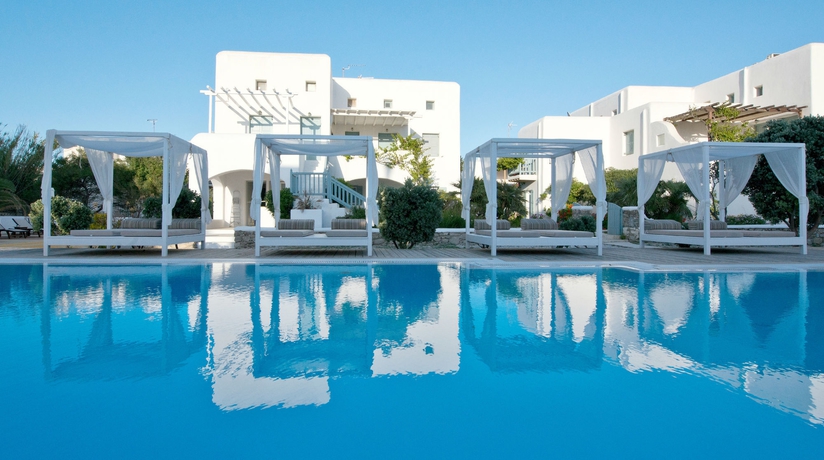 Imagen de la piscina del Hotel Corfos. Foto 6