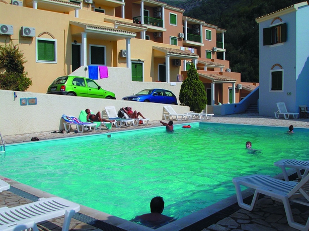 Imagen de la piscina del Hotel Corfu Aquamarine. Foto 7
