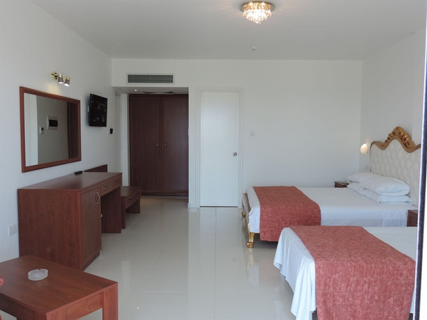 Imagen de la habitación del Hotel Corfu. Foto 8