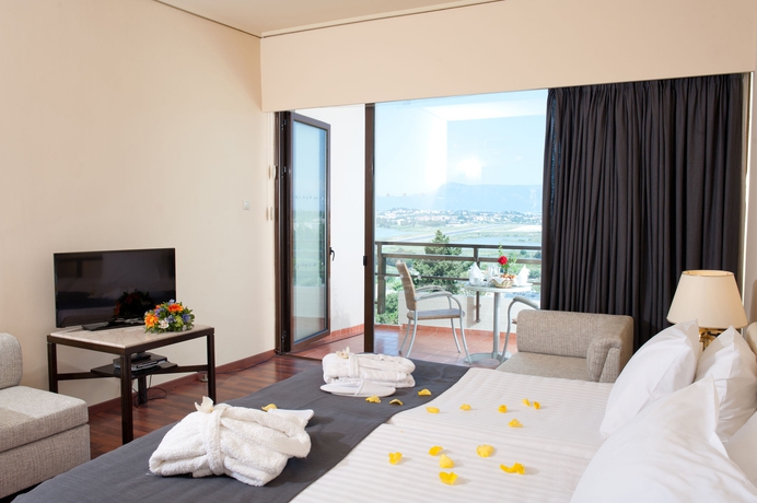 Imagen de la habitación del Hotel Corfu Holiday Palace. Foto 8