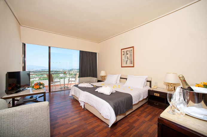 Imagen de la habitación del Hotel Corfu Holiday Palace. Foto 9