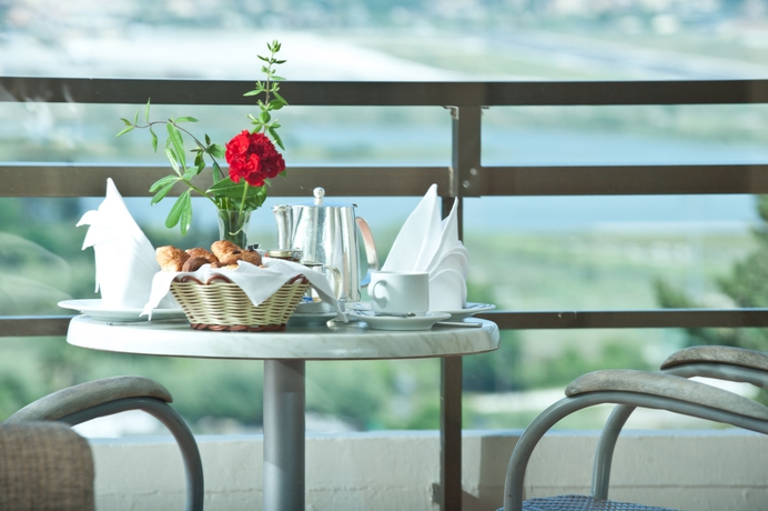 Imagen del bar/restaurante del Hotel Corfu Holiday Palace. Foto 3