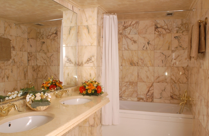 Imagen de la habitación del Hotel Corfu Holiday Palace. Foto 13