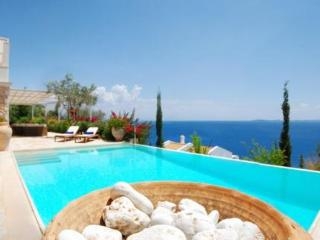 Imagen general del Hotel Corfu Luxury Villas, Pirgi. Foto 2