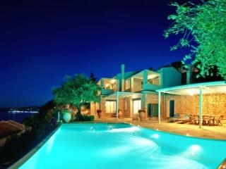 Imagen general del Hotel Corfu Luxury Villas, Pirgi. Foto 16
