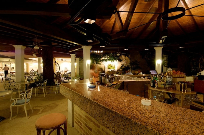 Imagen de los interiores del Hotel Corfu Palace. Foto 8