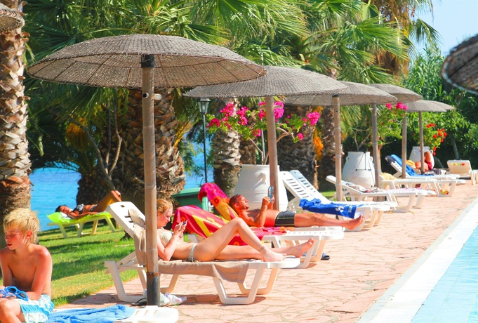 Imagen de la piscina del Hotel Corfu Senses Resort. Foto 16