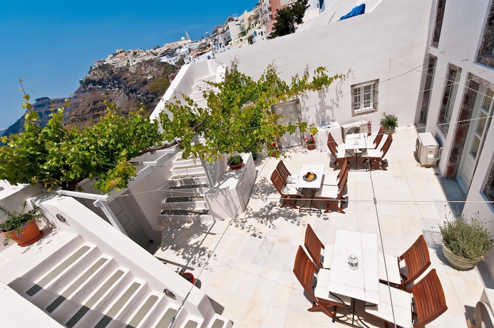 Imagen de los exteriores del Hotel Cori Rigas Suites. Foto 11