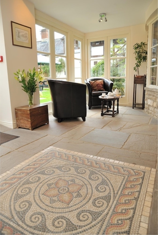 Imagen de los interiores del Hotel Corinium And Restaurant. Foto 19