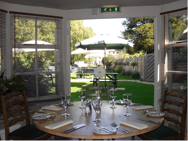 Imagen del bar/restaurante del Hotel Corinium And Restaurant. Foto 2